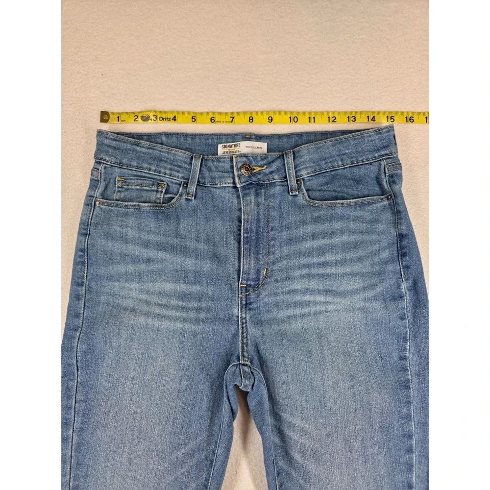 Signature by Levi Strauss Gold Label Mid-Rise Capri Jeans Medium Wash Blue 10